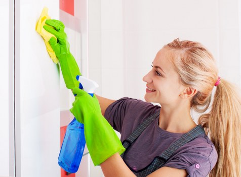 Professional oven cleaner in Crystalpalace removing grease from a kitchen oven